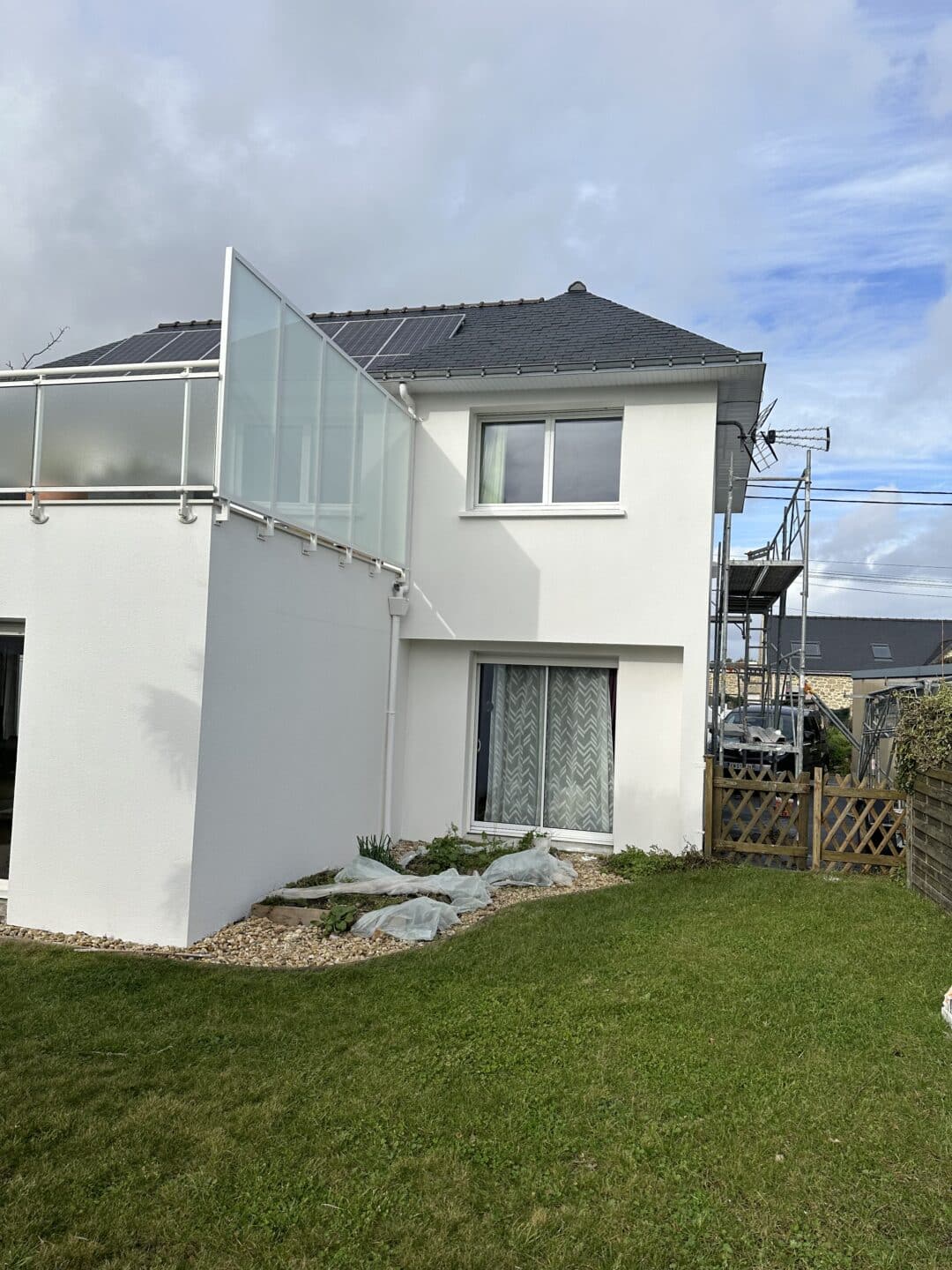 Entreprise de peinture et rénovation à Quimper et Lorient. Nous intervenons en Finistère et Morbihan pour vos projets intérieurs et extérieurs. Devis gratuit.